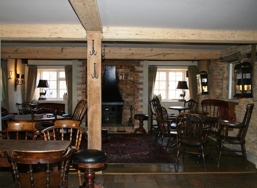 Queens Head Inn Nassington Exterior foto
