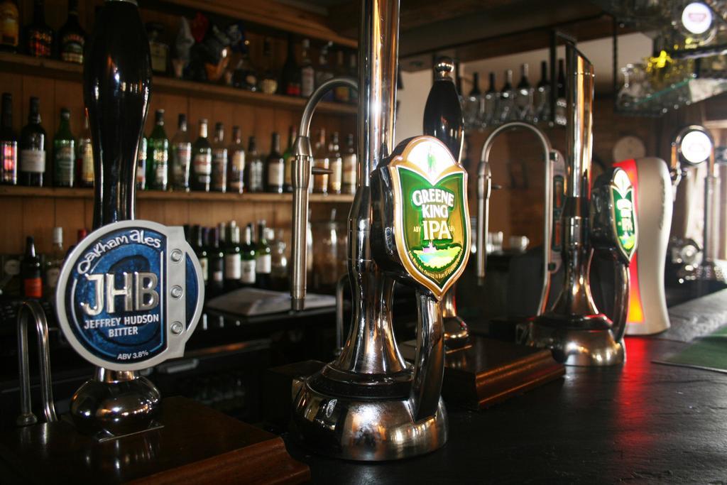 Queens Head Inn Nassington Exterior foto